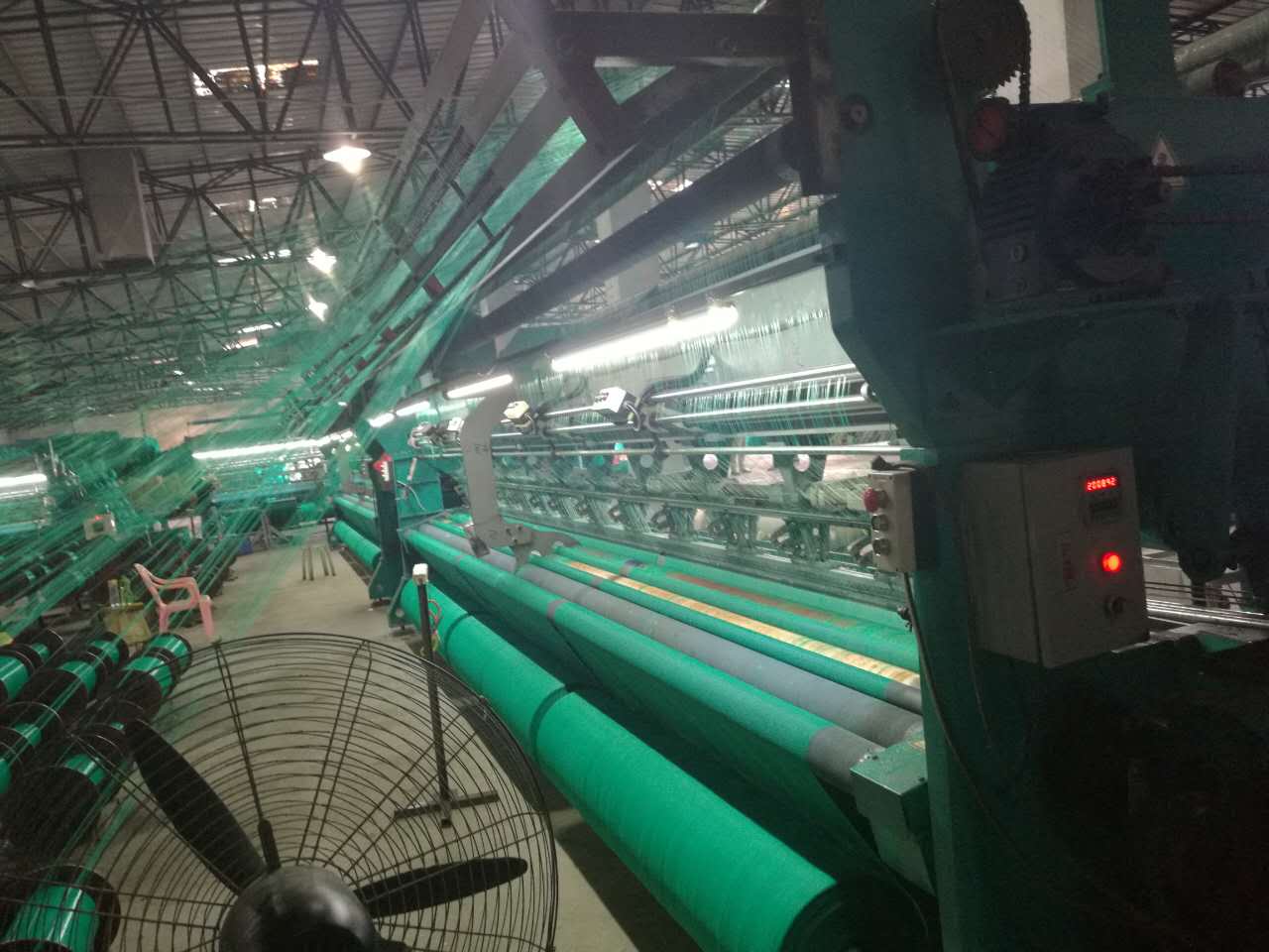 大型织网机